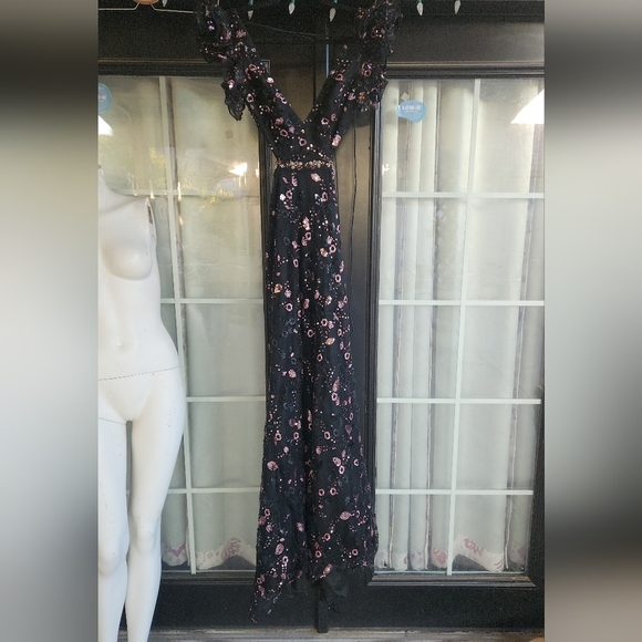 Mac Duggal 68043 - Sequin-Detailed Ruffle Evening dress - Picture 8 of 11